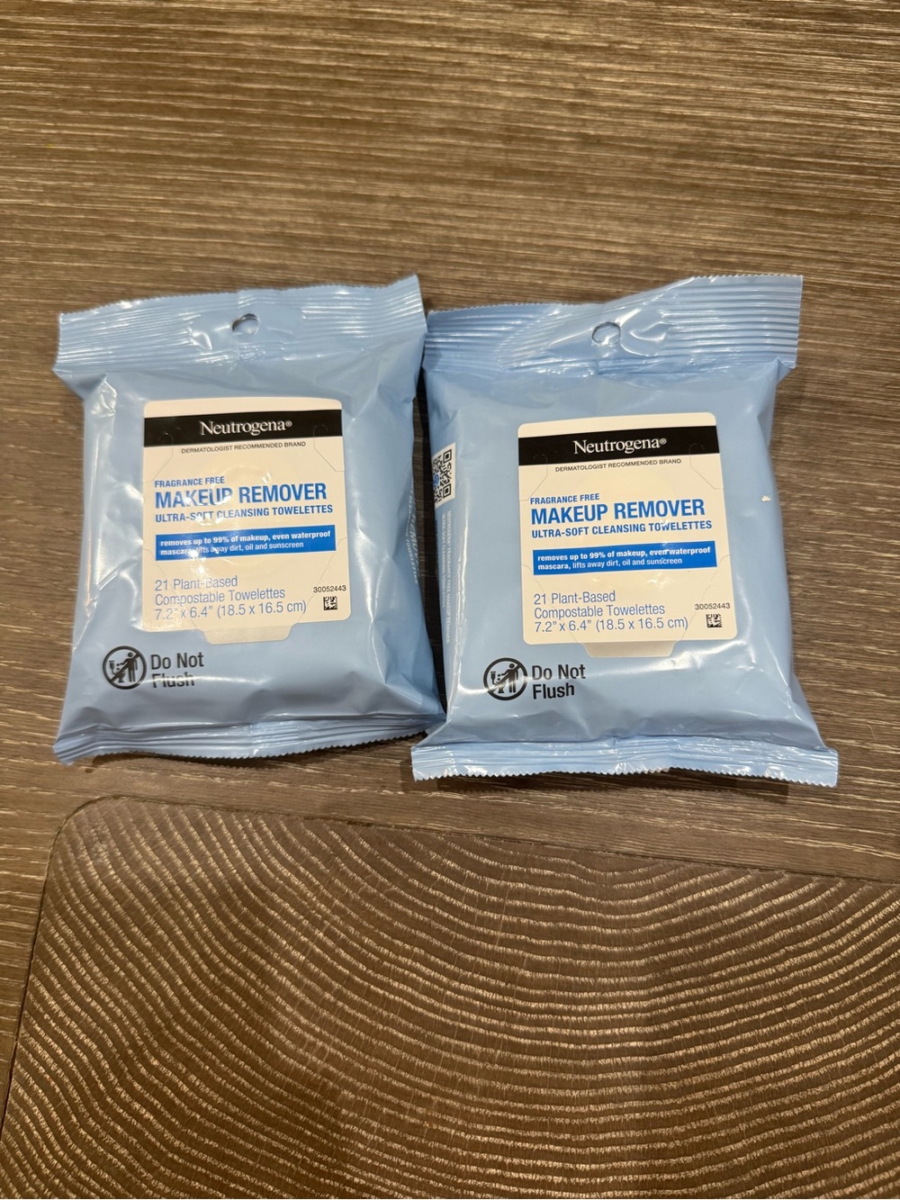 NWT Bundle of 2 Neutrogena Cleansing Fragrance Free Makeup Remover Face Wipes
